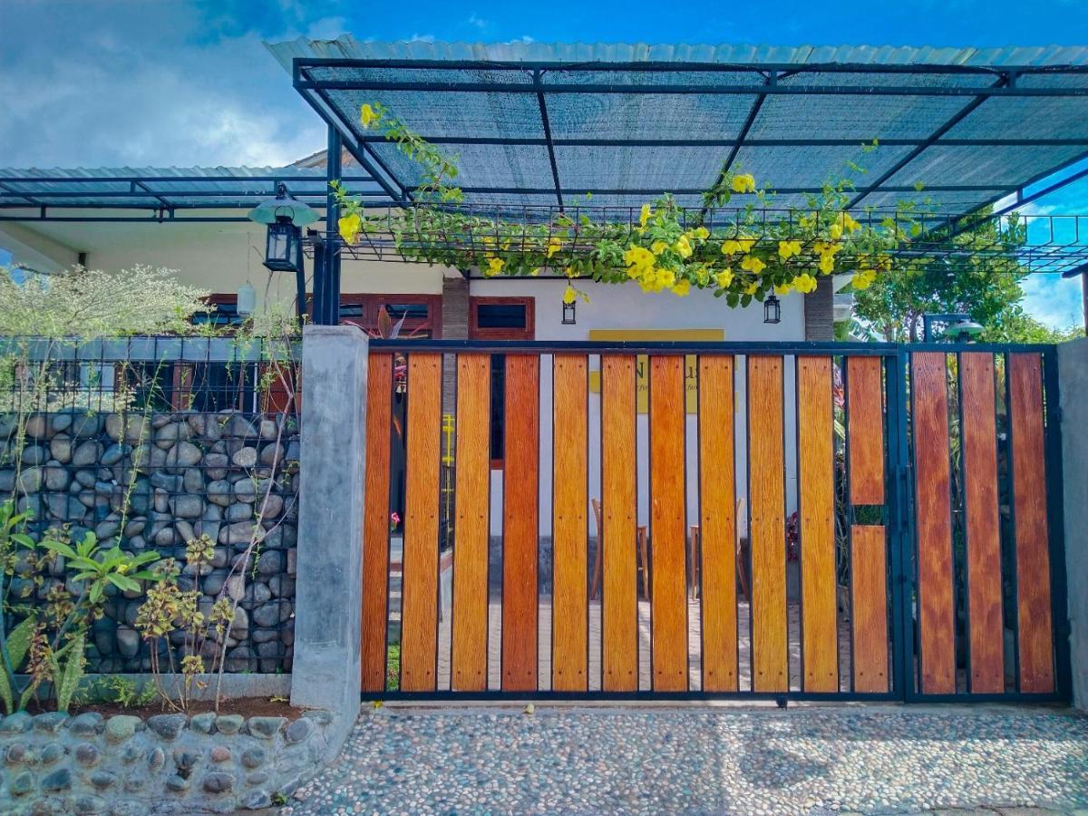 Inn House Homestay Dadapan エクステリア 写真