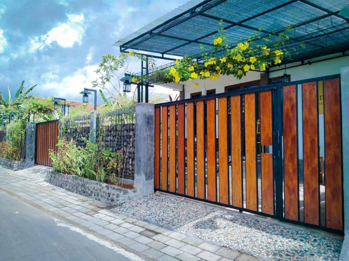 Inn House Homestay Dadapan エクステリア 写真