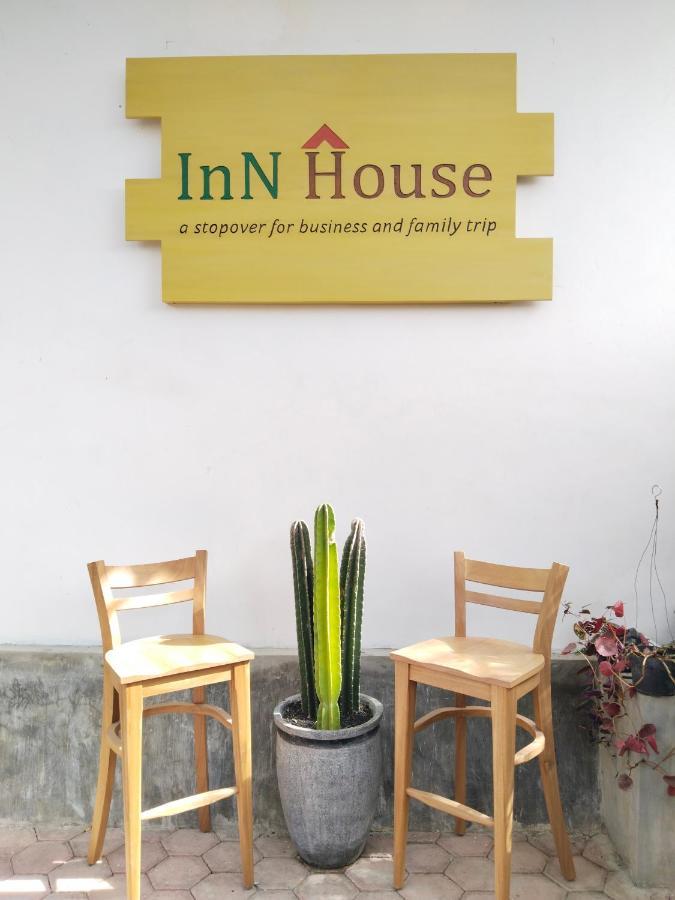 Inn House Homestay Dadapan エクステリア 写真