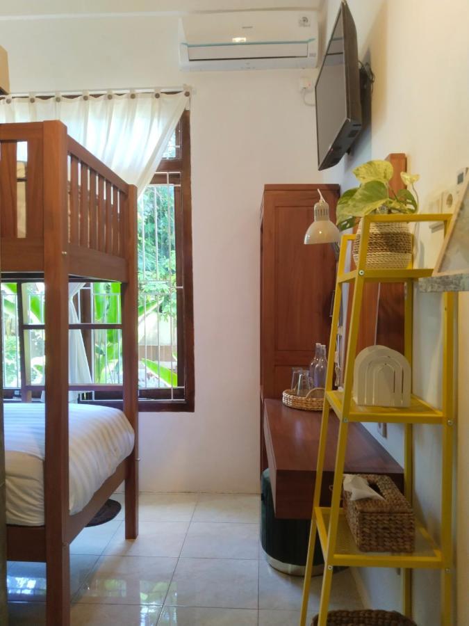 Inn House Homestay Dadapan エクステリア 写真