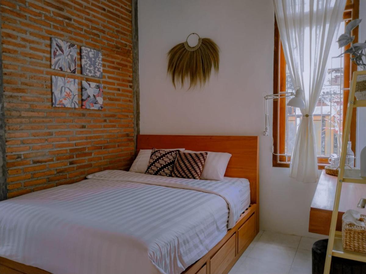 Inn House Homestay Dadapan エクステリア 写真