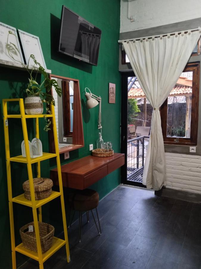 Inn House Homestay Dadapan エクステリア 写真