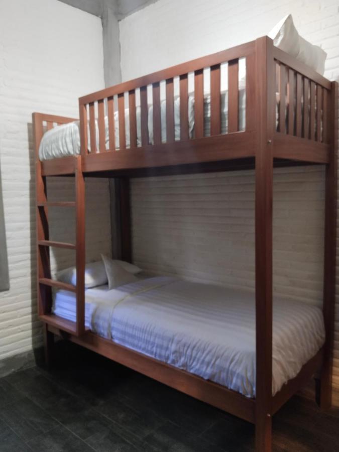 Inn House Homestay Dadapan エクステリア 写真