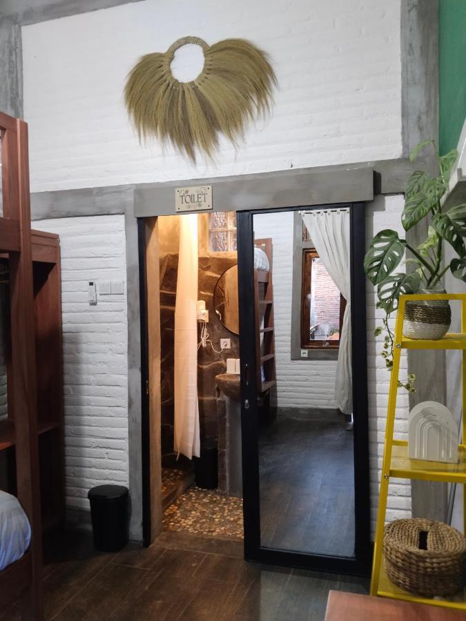 Inn House Homestay Dadapan エクステリア 写真