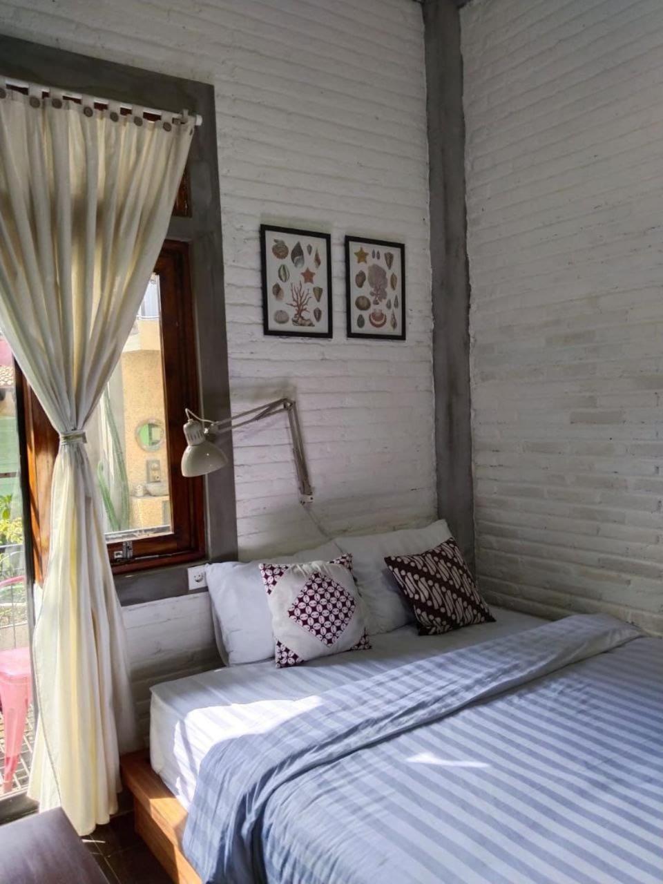Inn House Homestay Dadapan エクステリア 写真