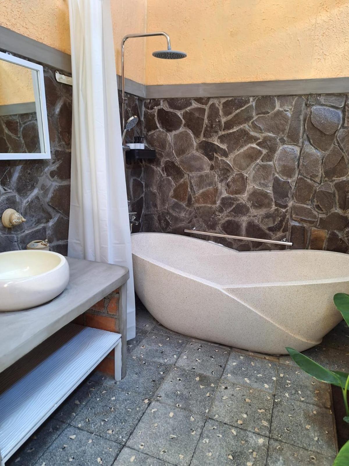 Inn House Homestay Dadapan エクステリア 写真