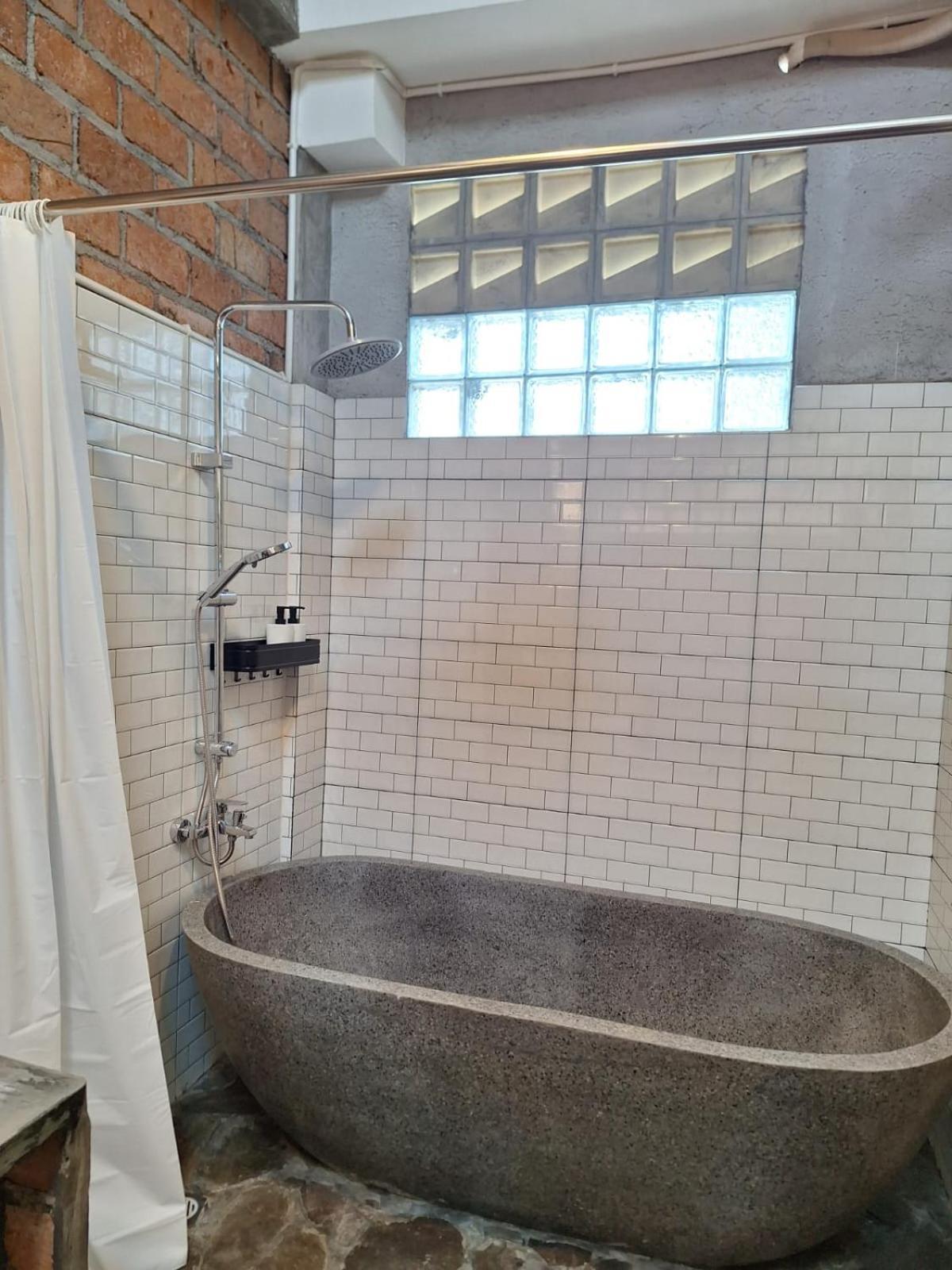 Inn House Homestay Dadapan エクステリア 写真