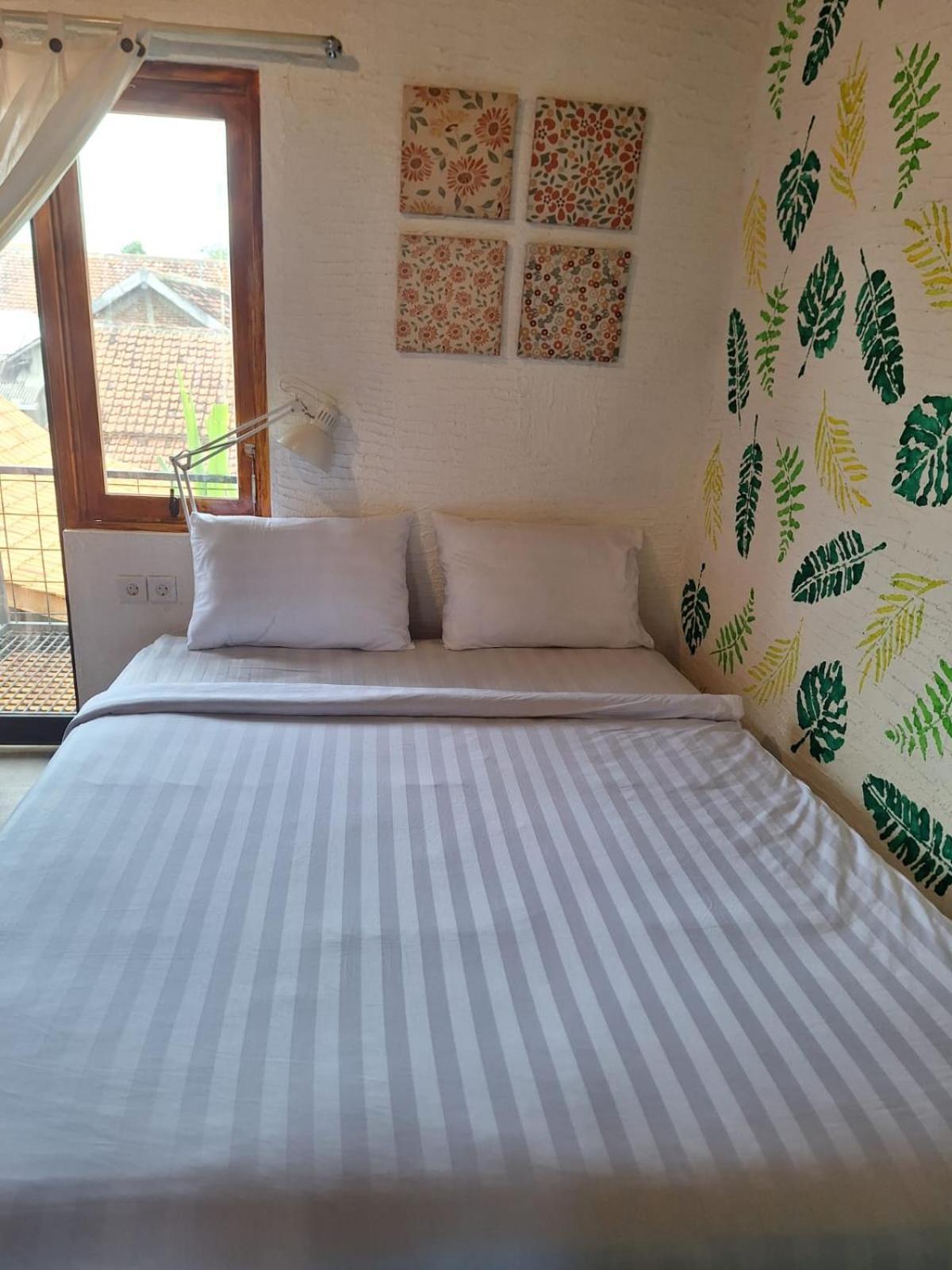 Inn House Homestay Dadapan エクステリア 写真